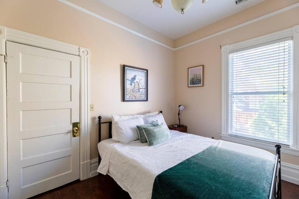 A+ 2 Bedroom Victorian Home Away From Home Sacramento Exterior foto