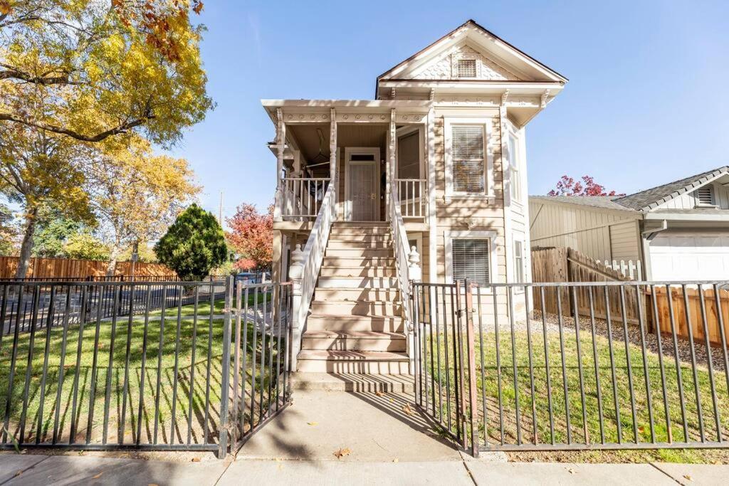 A+ 2 Bedroom Victorian Home Away From Home Sacramento Exterior foto