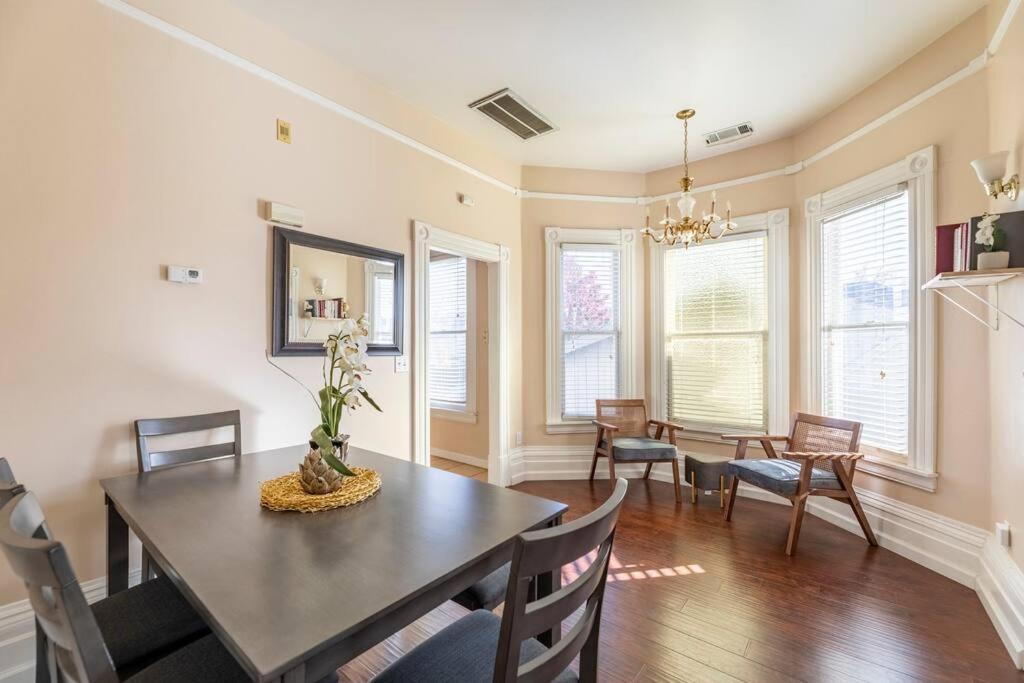 A+ 2 Bedroom Victorian Home Away From Home Sacramento Exterior foto